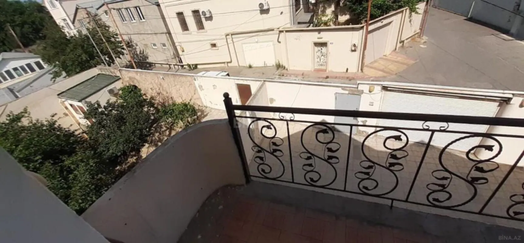 Satılır 15 otaqlı həyət evi 750 m²