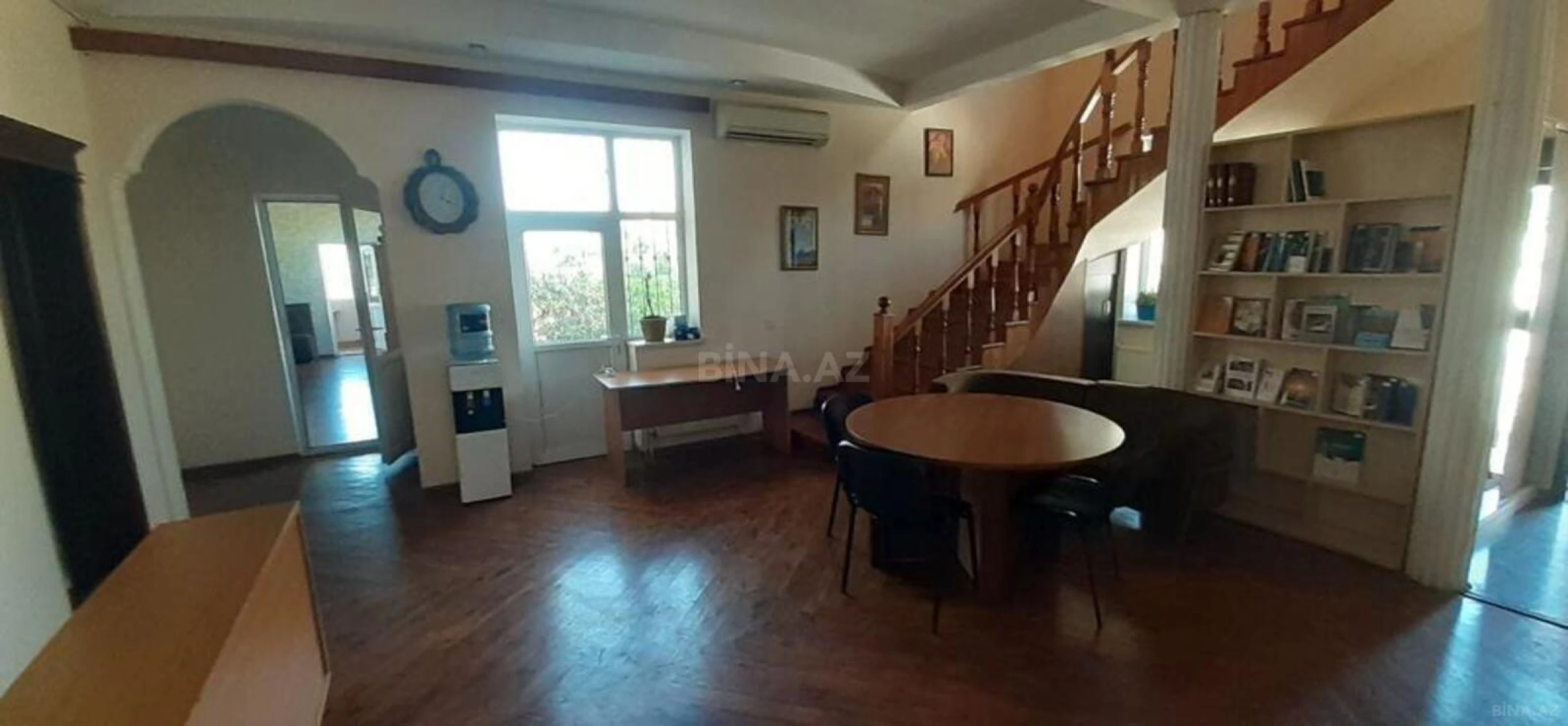 Satılır 15 otaqlı həyət evi 750 m²
