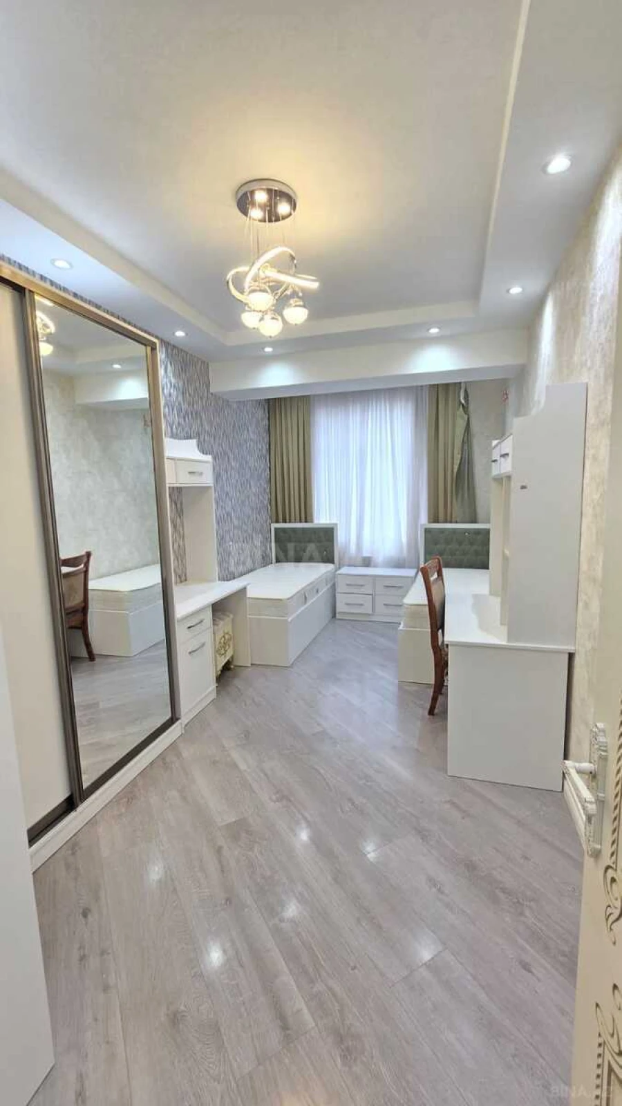 Satılır 3 otaqlı mənzil 125 m²