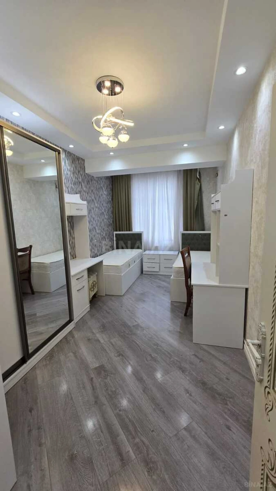 Satılır 3 otaqlı mənzil 125 m²
