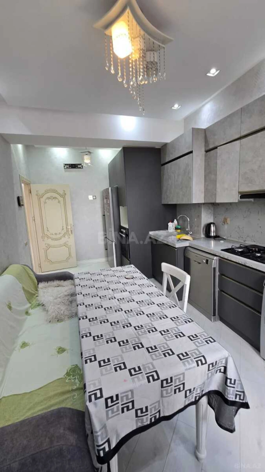 Satılır 3 otaqlı mənzil 125 m²