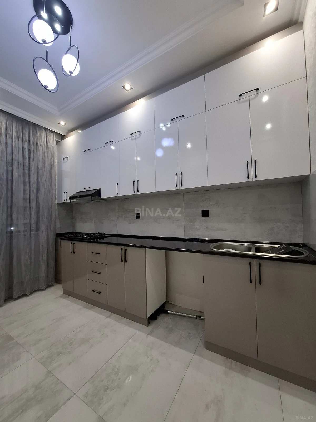 Satılır 2 otaqlı mənzil 66 m²