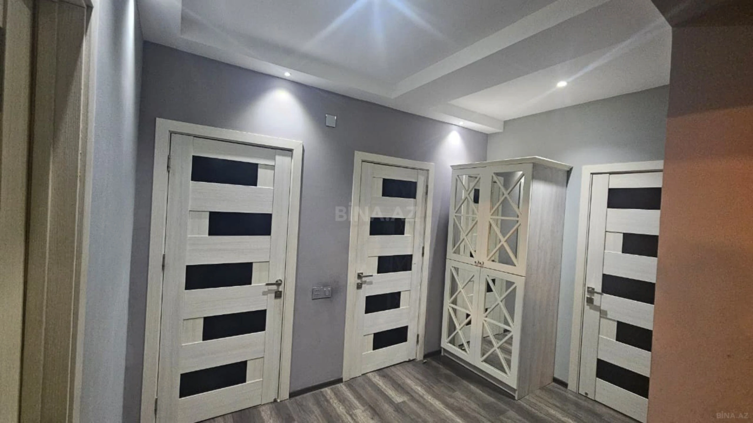 Satılır 2 otaqlı mənzil 100 m²