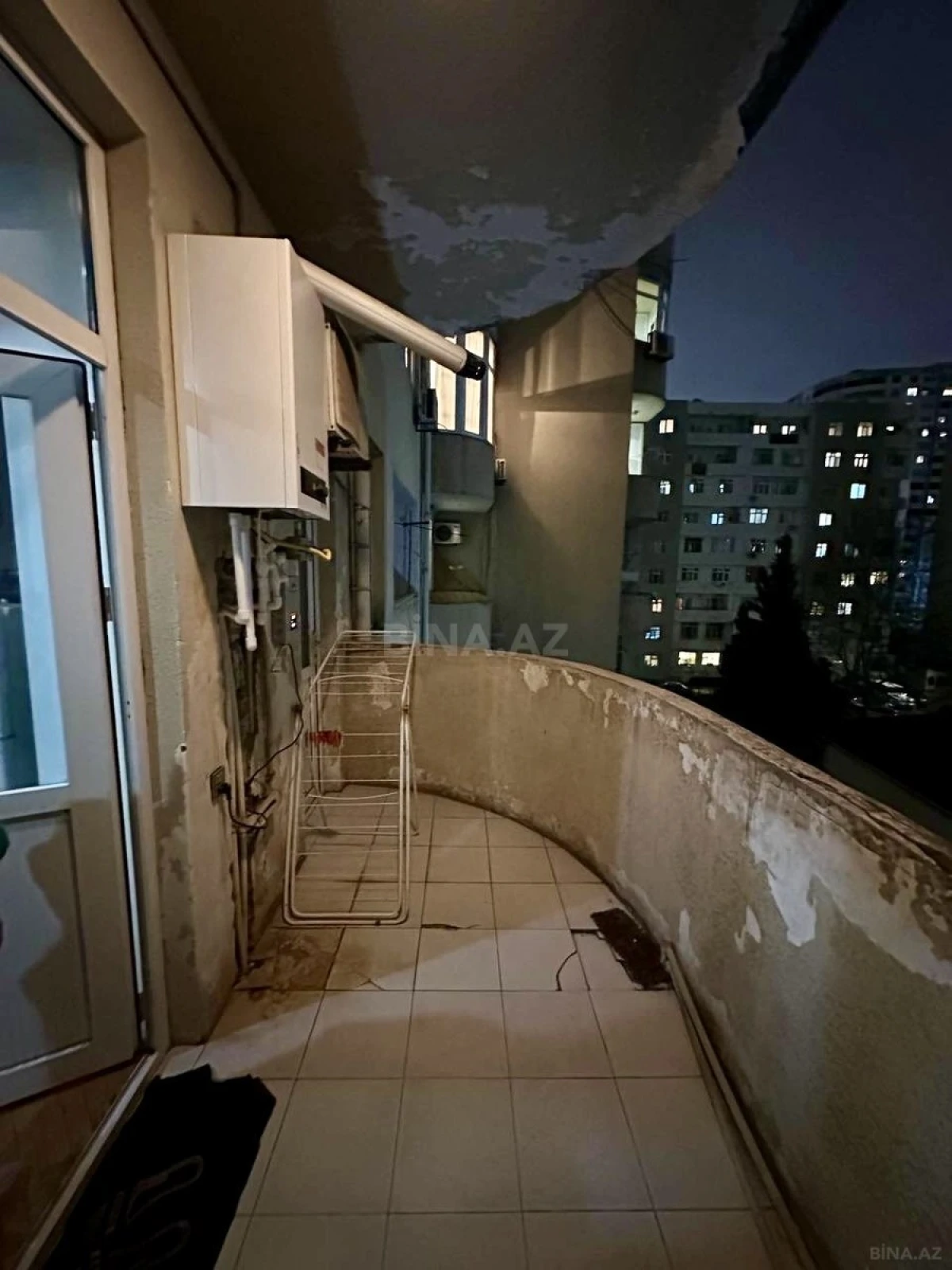 Satılır 2 otaqlı mənzil 98 m²