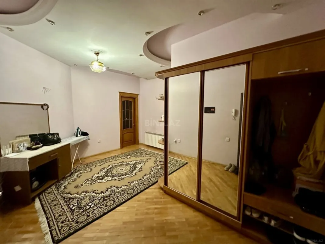 Satılır 2 otaqlı mənzil 98 m²