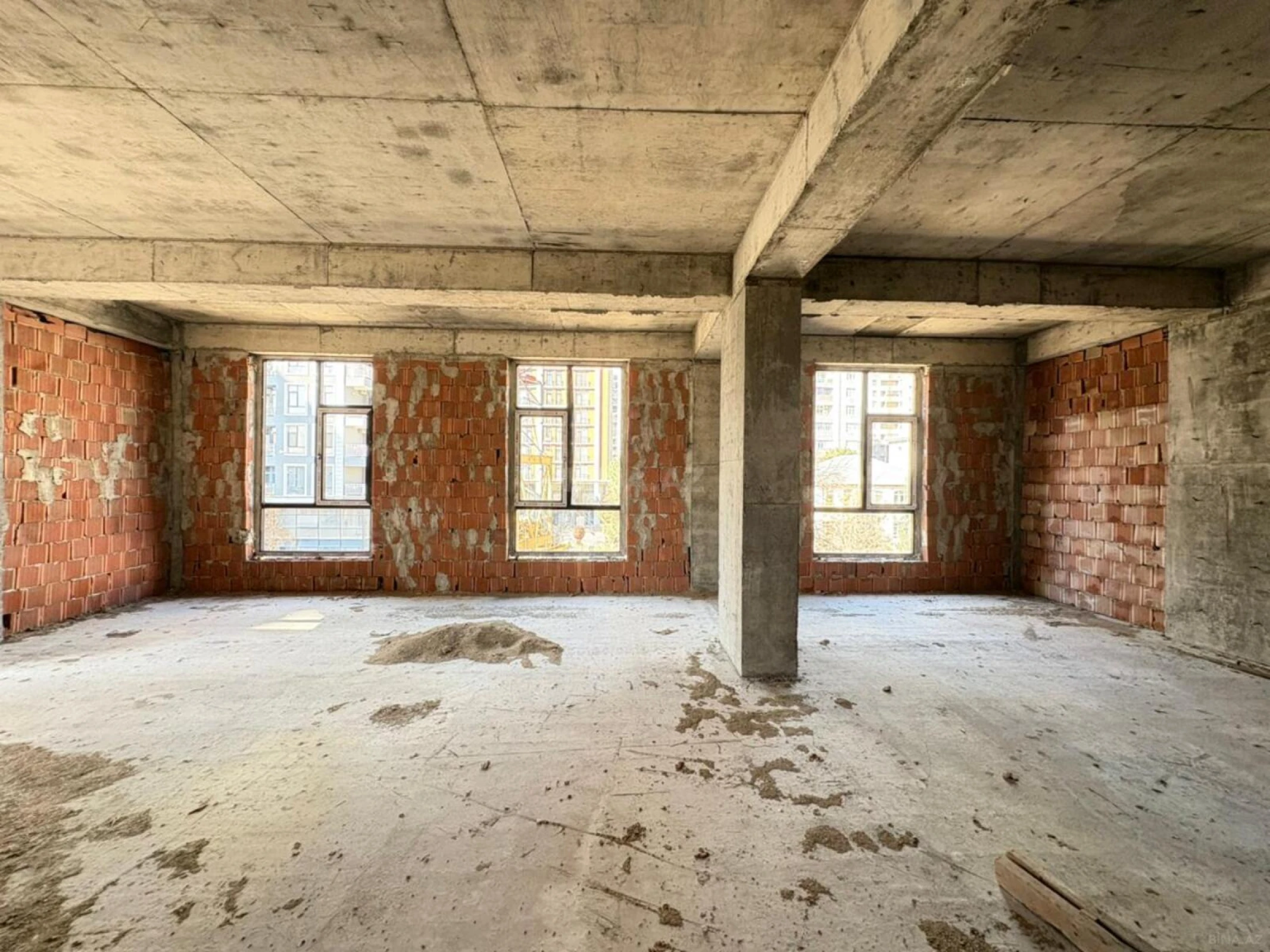 Satılır 2 otaqlı mənzil 97 m²