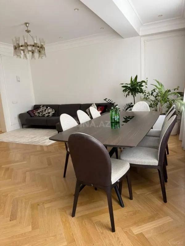 Satılır 3 otaqlı mənzil 110 m²