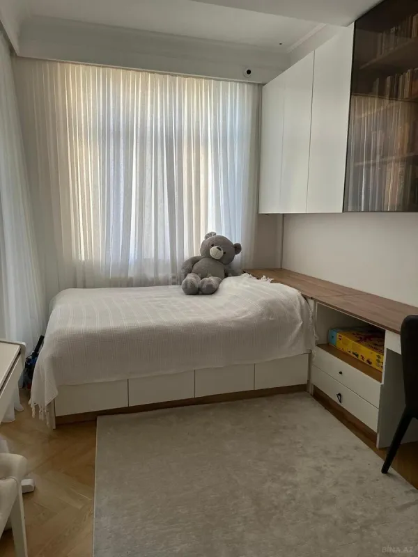 Satılır 3 otaqlı mənzil 110 m²