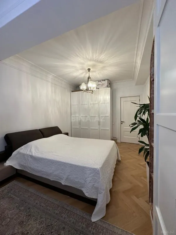 Satılır 3 otaqlı mənzil 110 m²