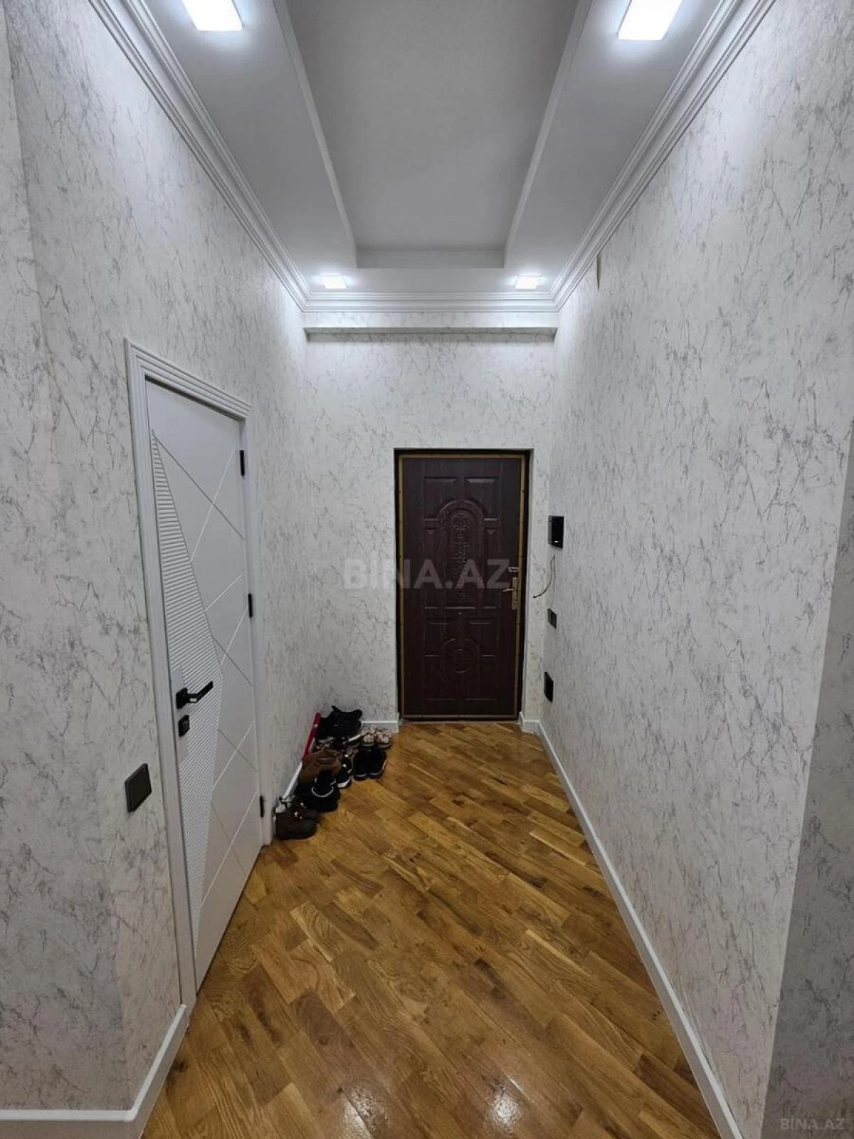 Satılır 2 otaqlı mənzil 67 m²