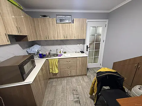 Kirayə verilir 5 otaqlı ofis 140 m²