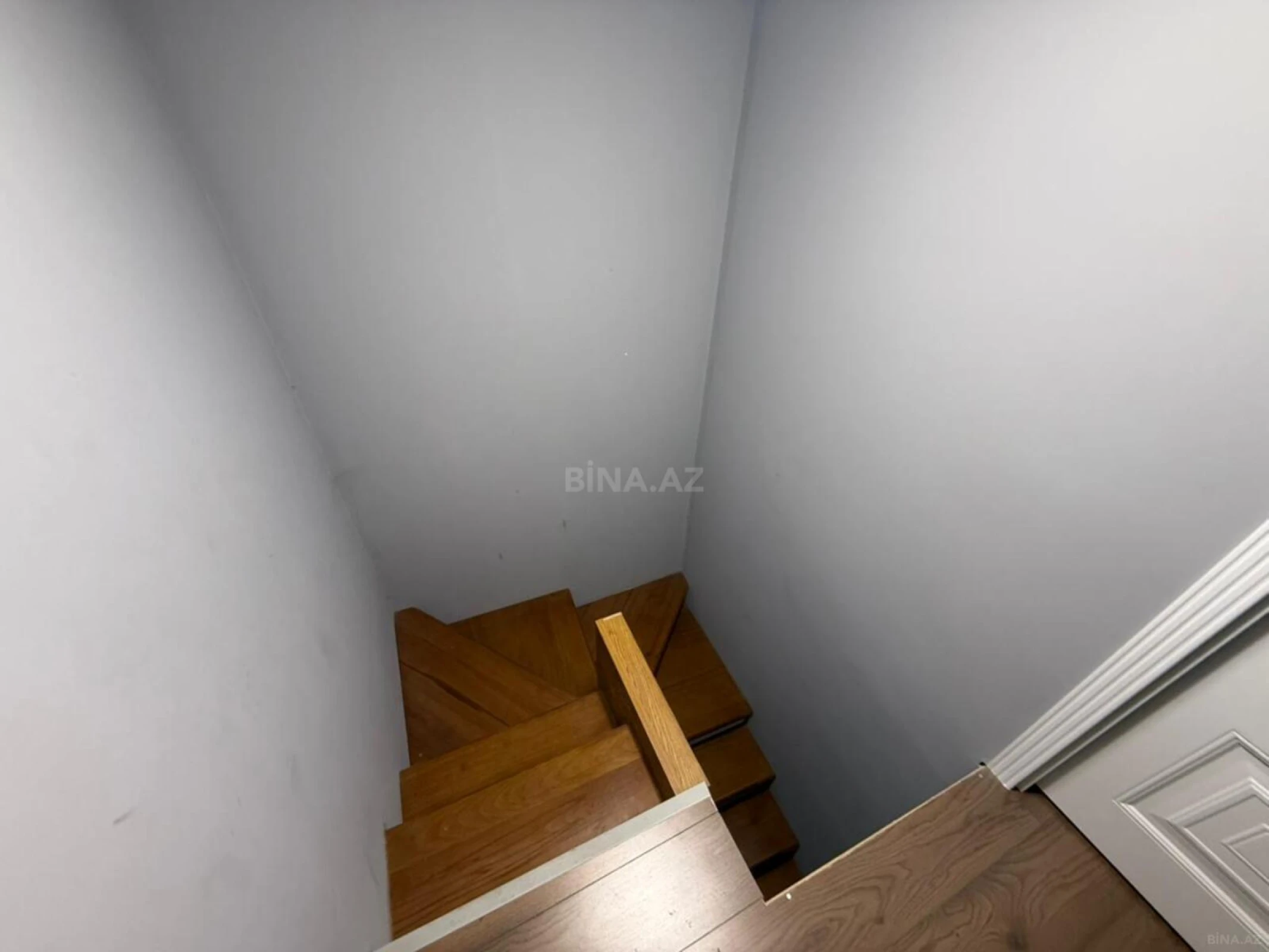 Kirayə verilir 5 otaqlı ofis 140 m²