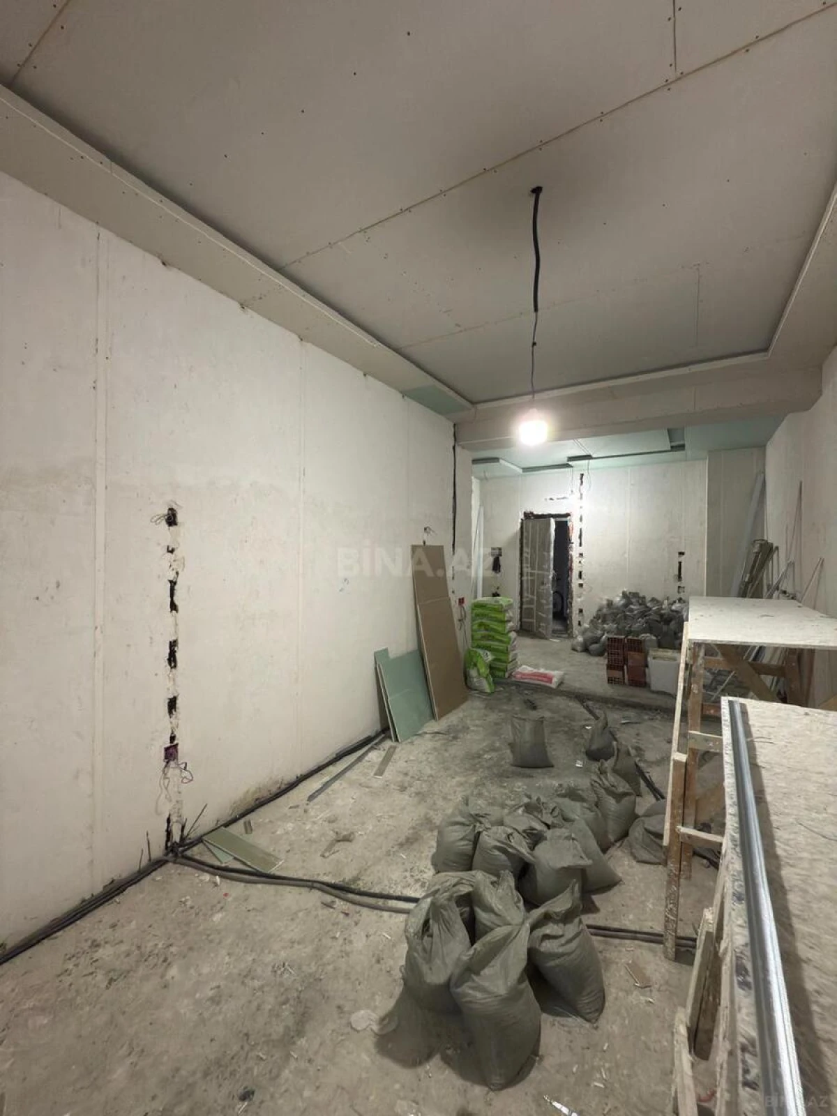 Satılır 2 otaqlı mənzil 72 m²