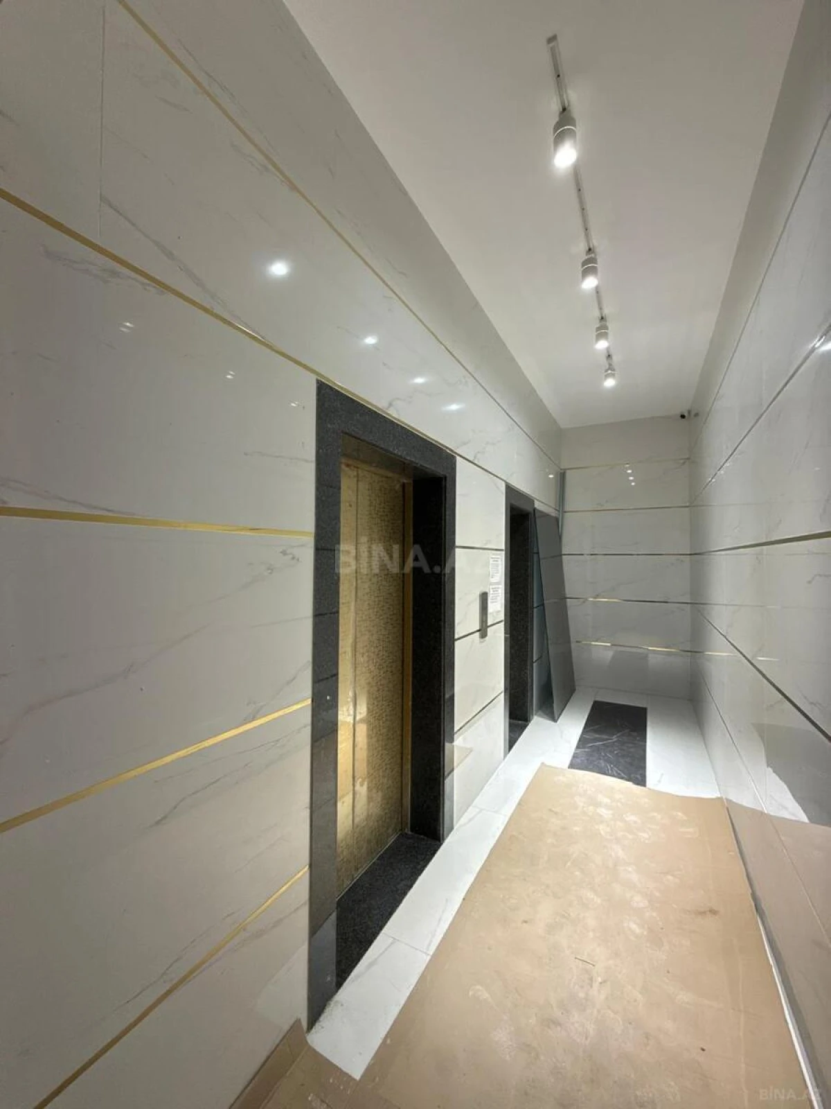 Satılır 2 otaqlı mənzil 72 m²