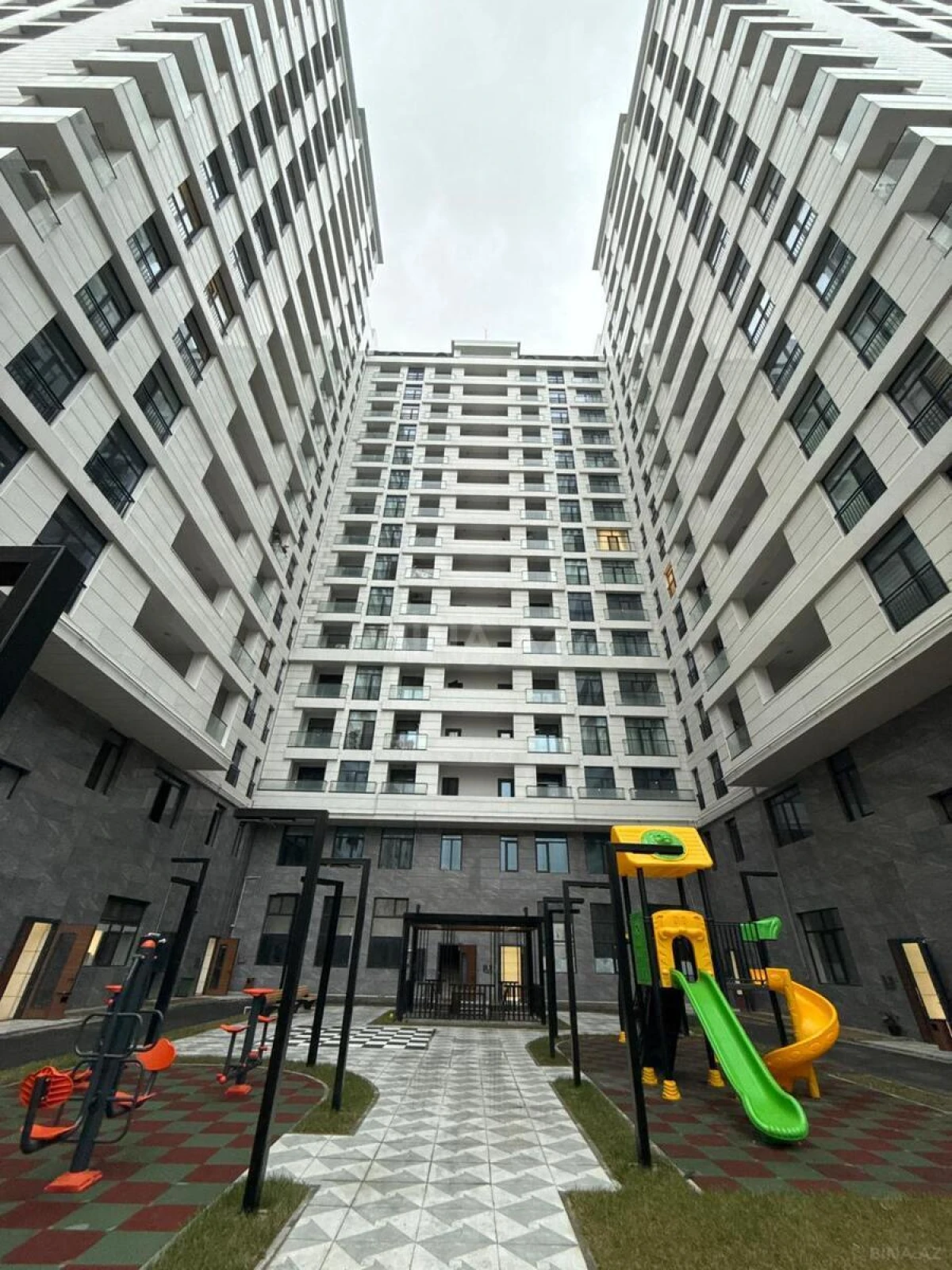 Satılır 2 otaqlı mənzil 72 m²