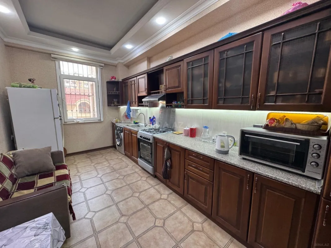 Satılır 4 otaqlı mənzil 130 m²