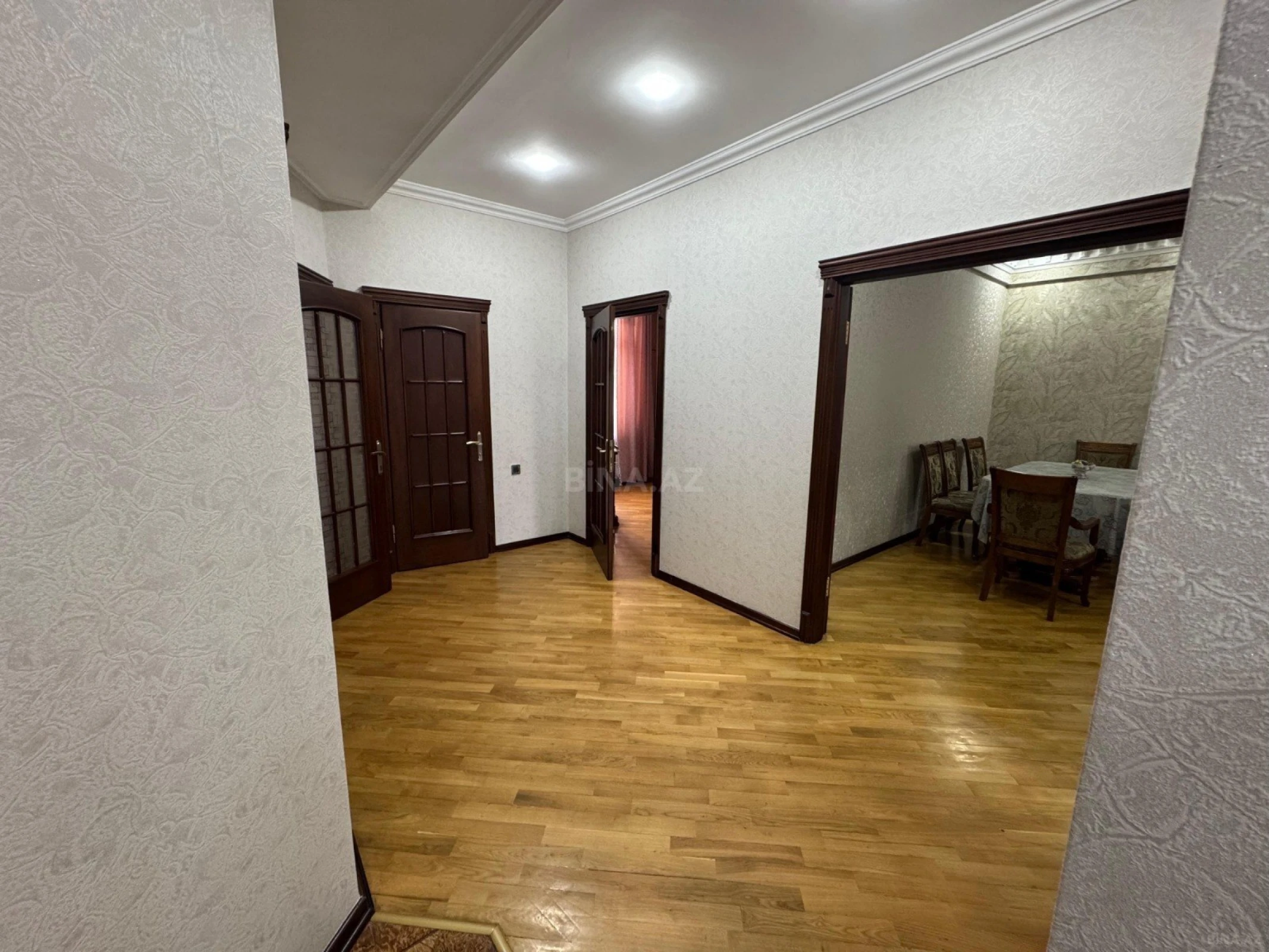 Satılır 4 otaqlı mənzil 130 m²