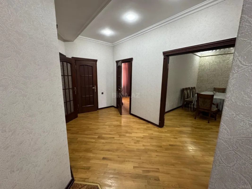 Satılır 4 otaqlı mənzil 130 m²