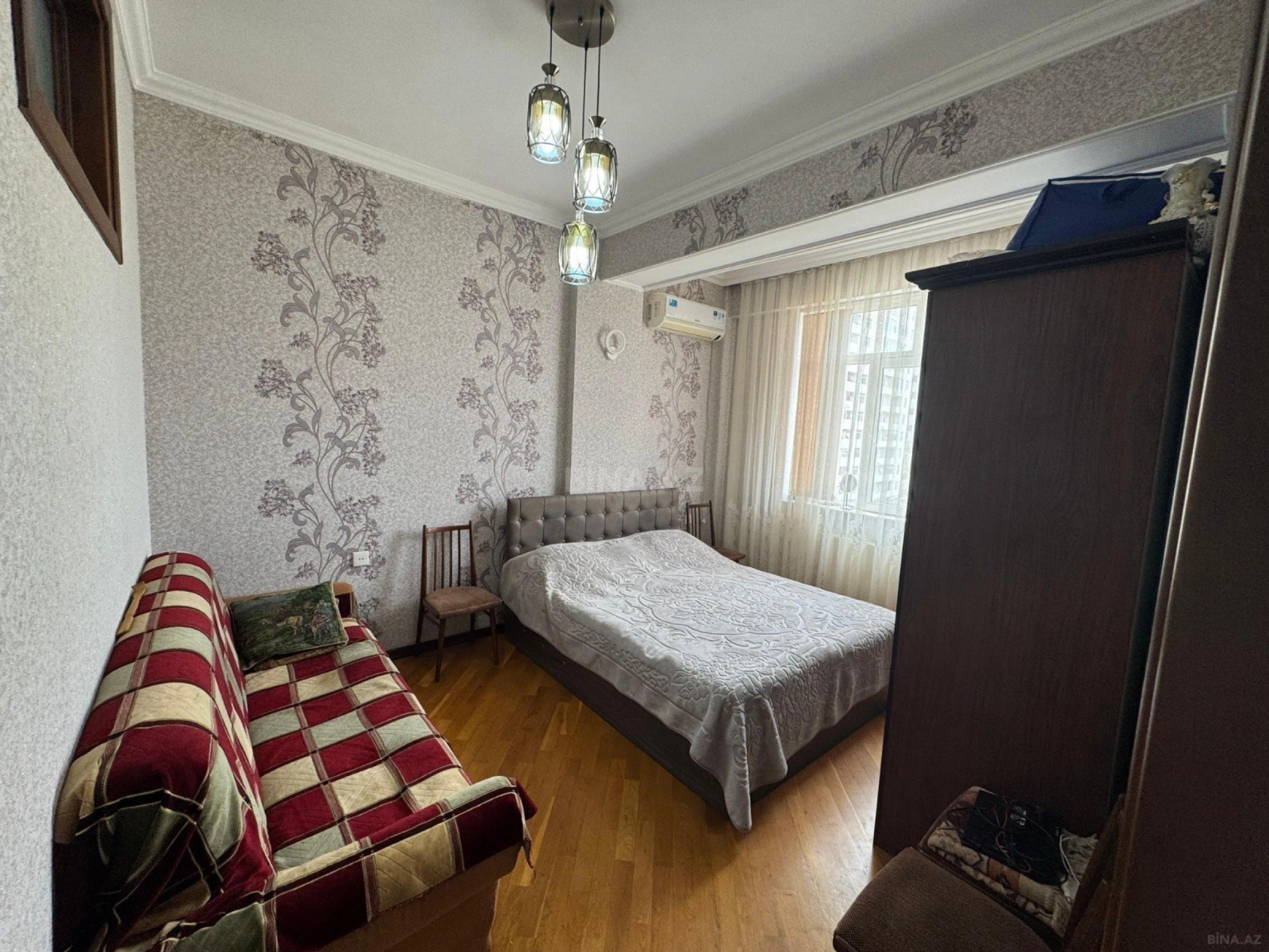 Satılır 4 otaqlı mənzil 130 m²