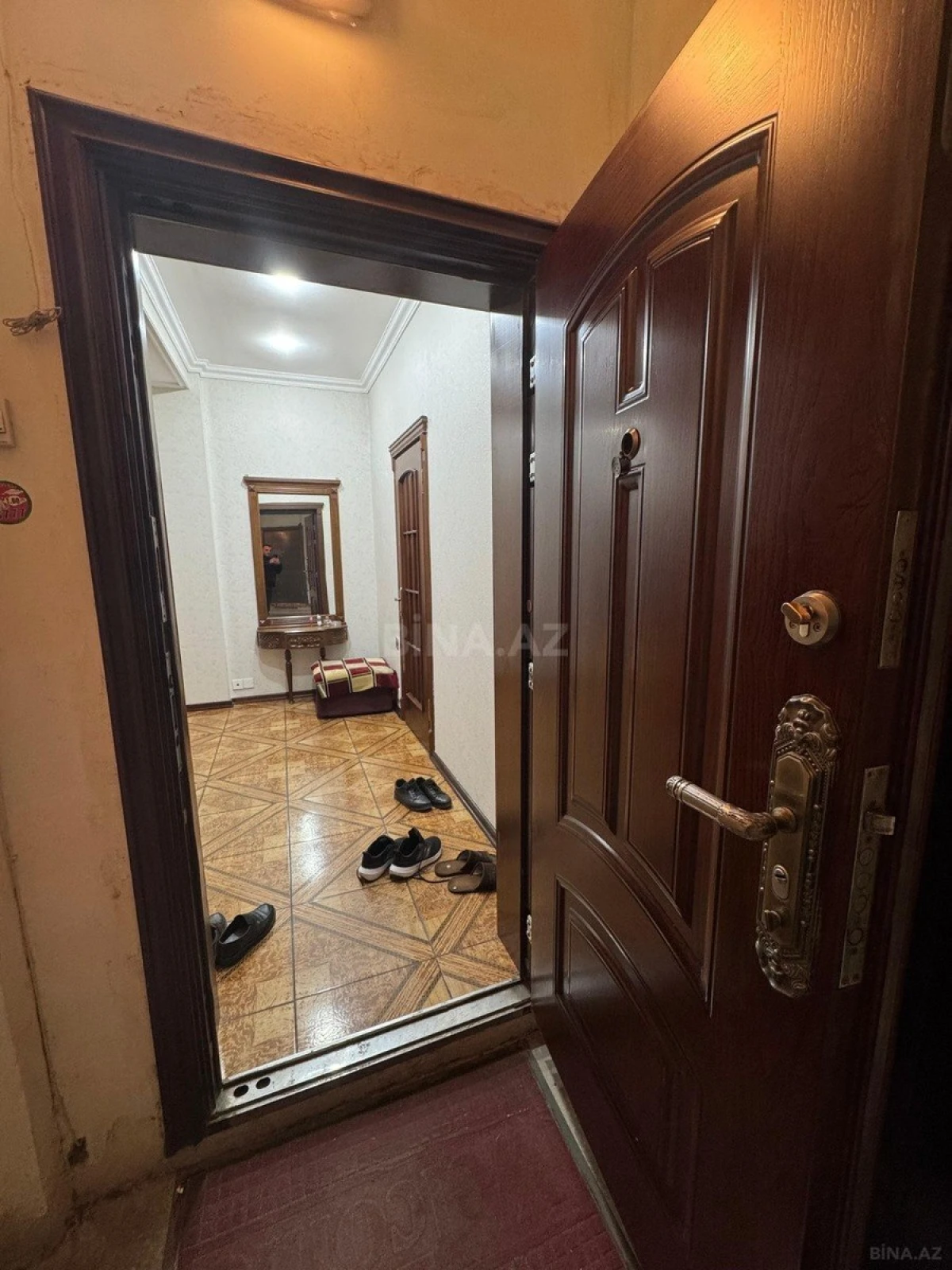 Satılır 4 otaqlı mənzil 130 m²