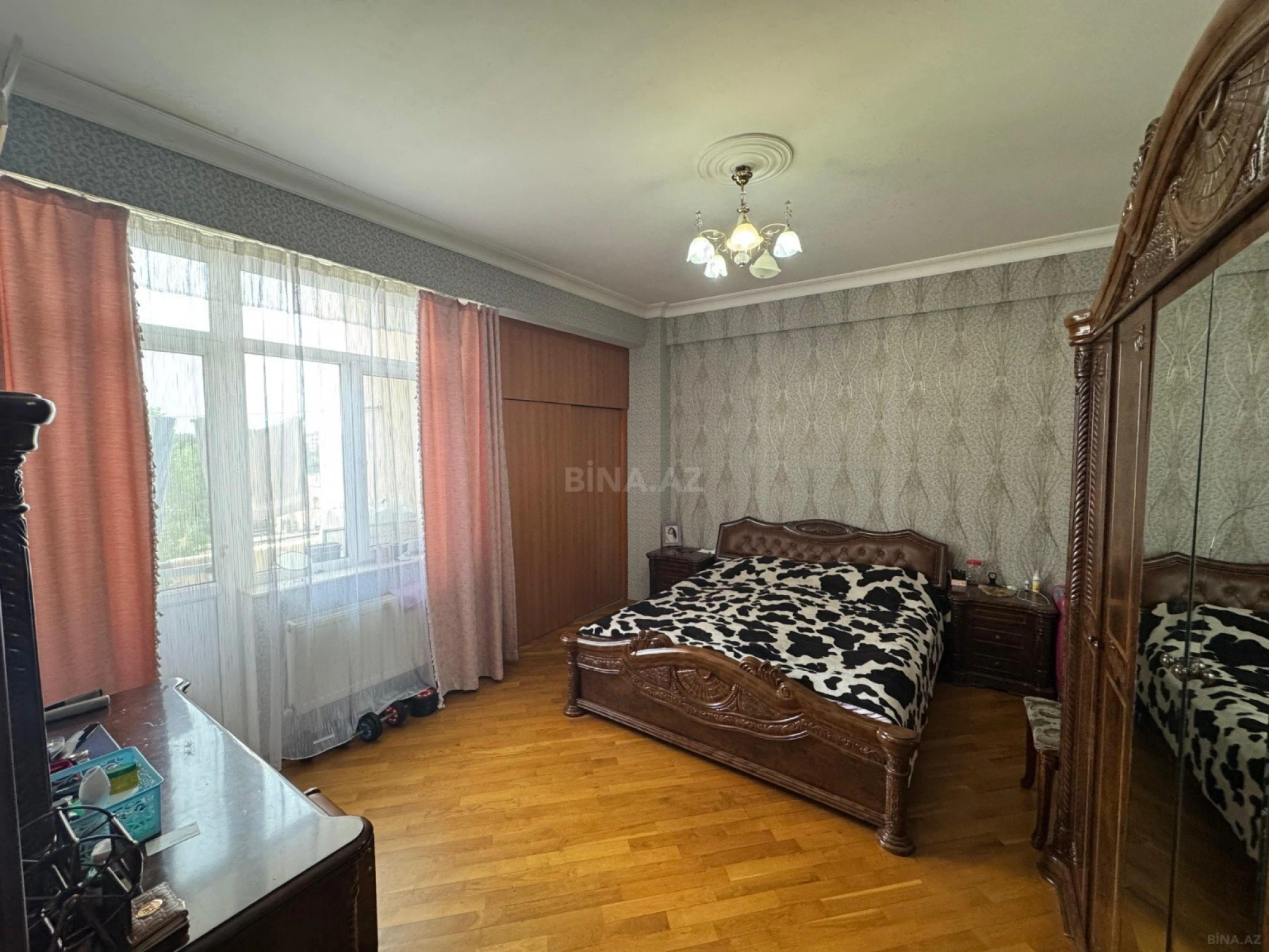 Satılır 4 otaqlı mənzil 130 m²