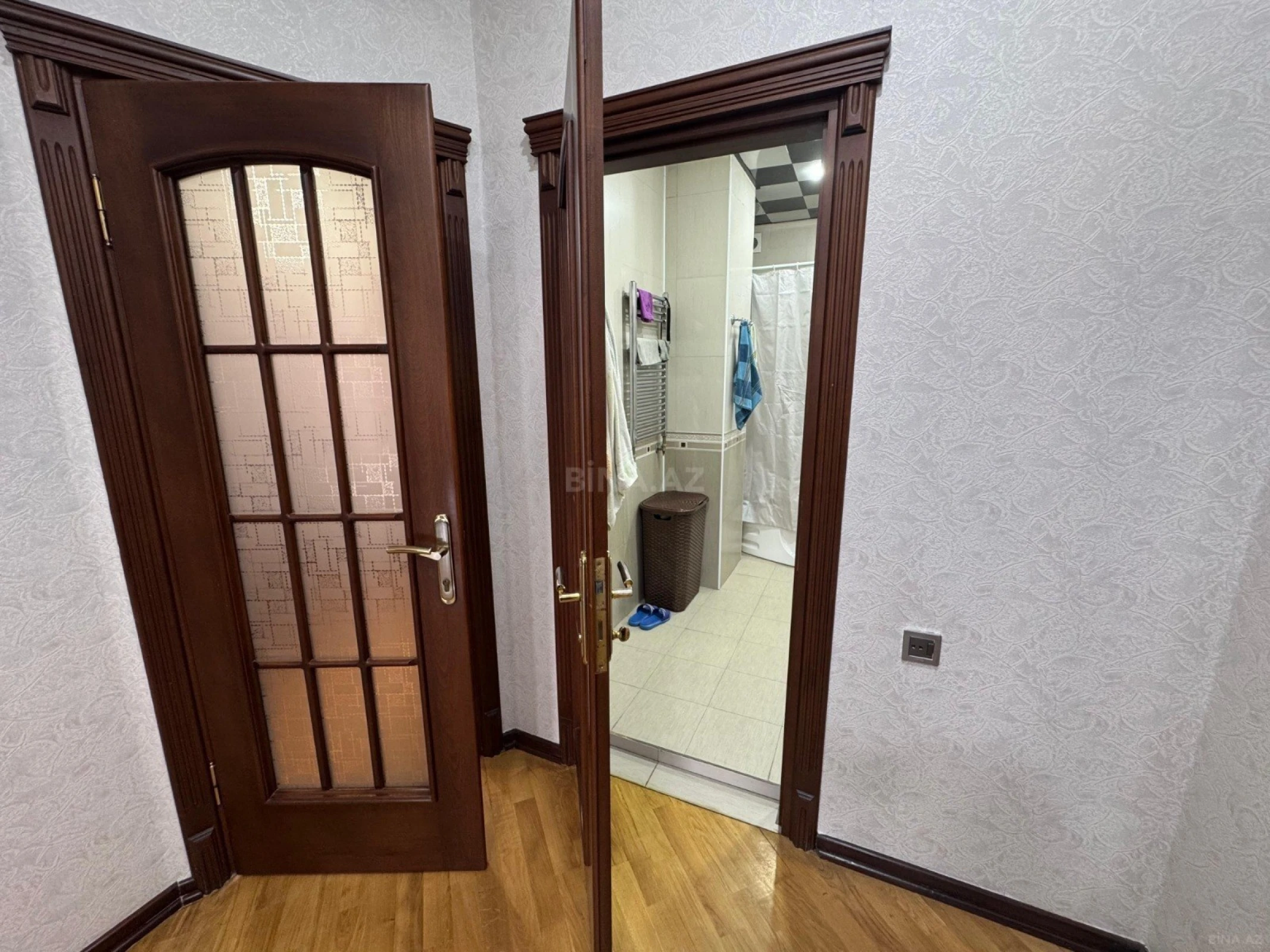 Satılır 4 otaqlı mənzil 130 m²
