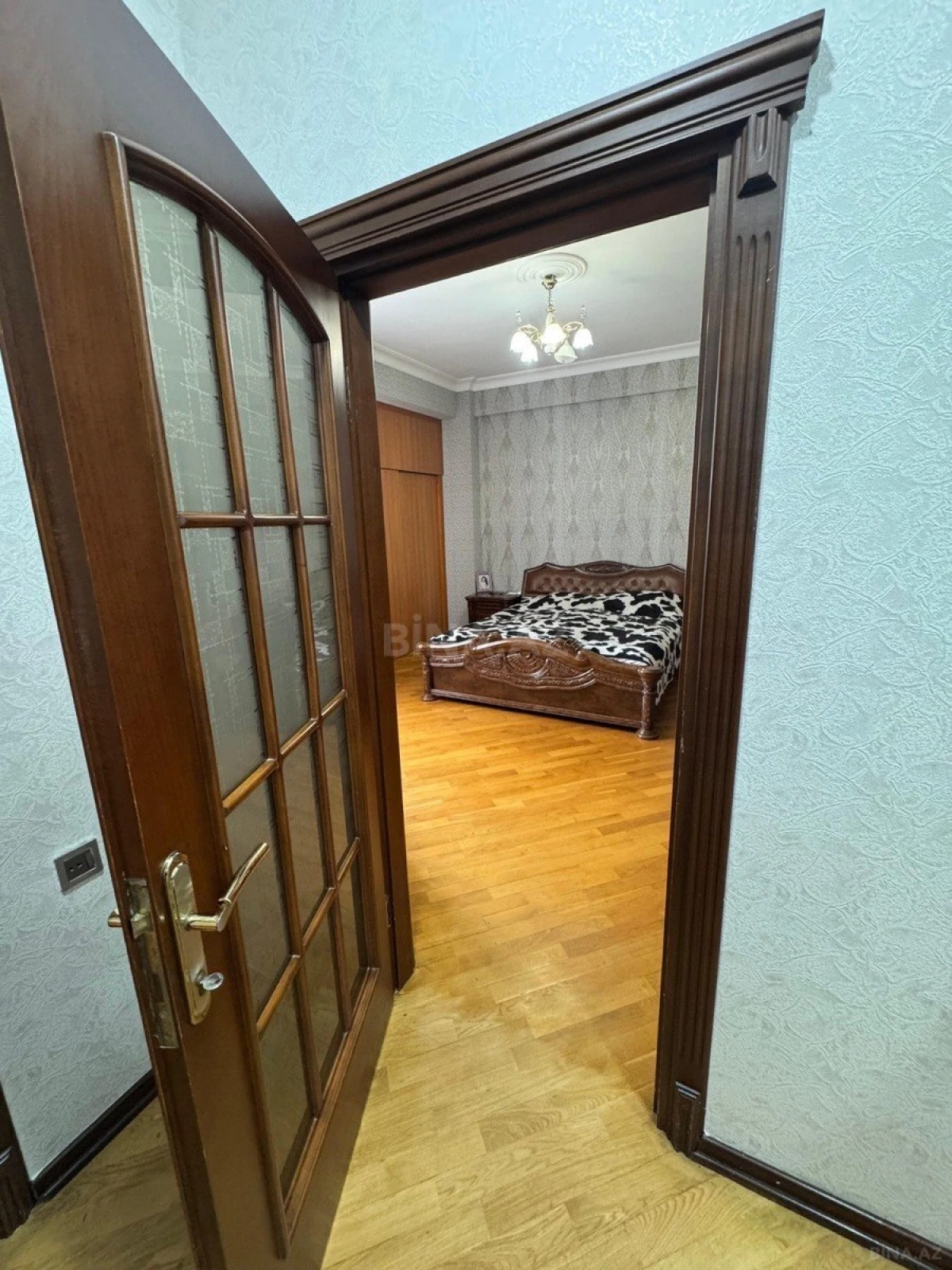 Satılır 4 otaqlı mənzil 130 m²