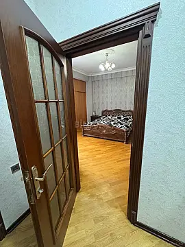 Satılır 4 otaqlı mənzil 130 m²