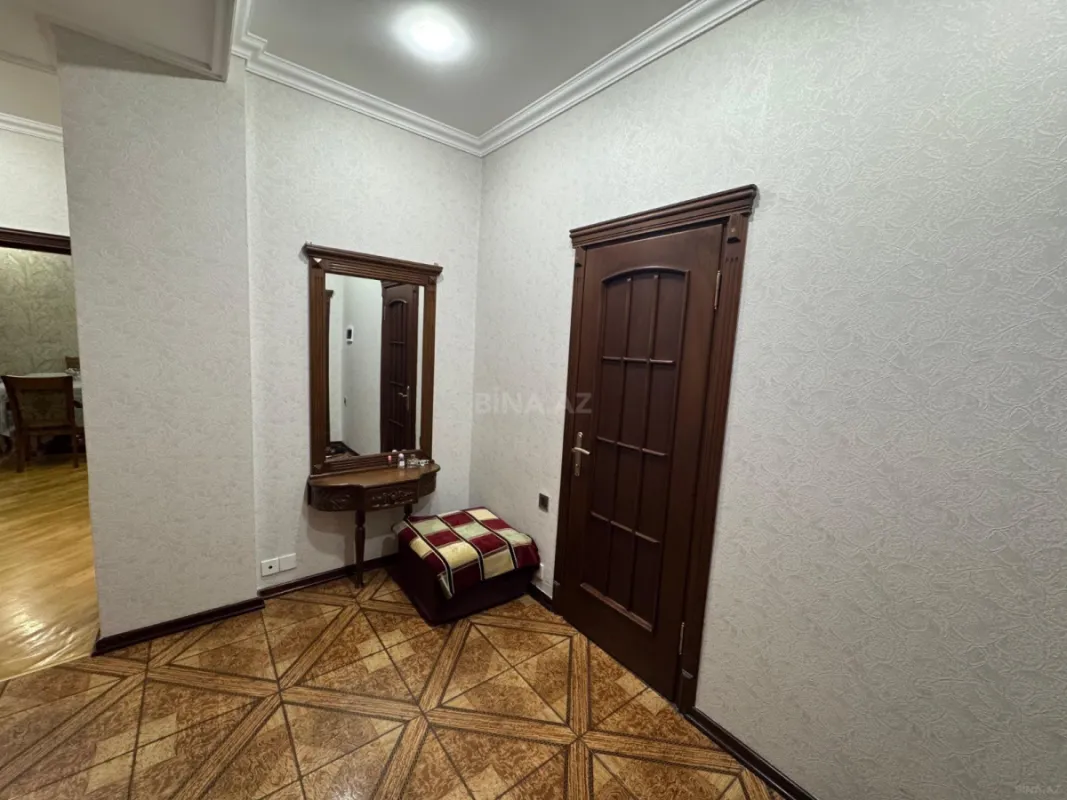 Satılır 4 otaqlı mənzil 130 m²