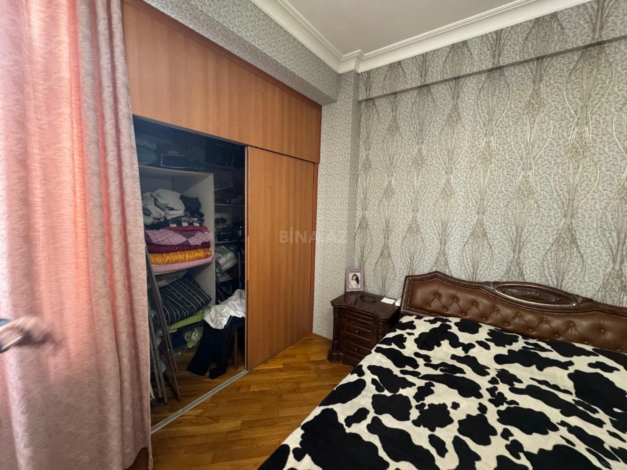 Satılır 4 otaqlı mənzil 130 m²