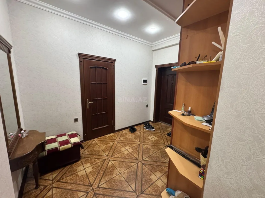 Satılır 4 otaqlı mənzil 130 m²