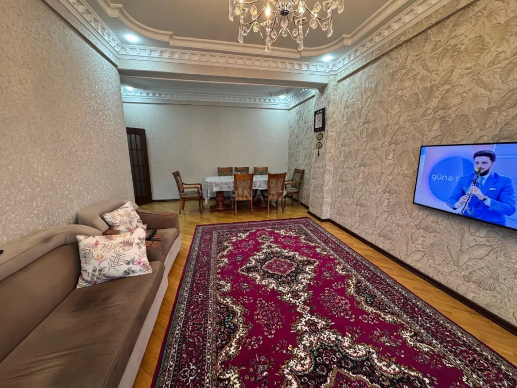Satılır 4 otaqlı mənzil 130 m²