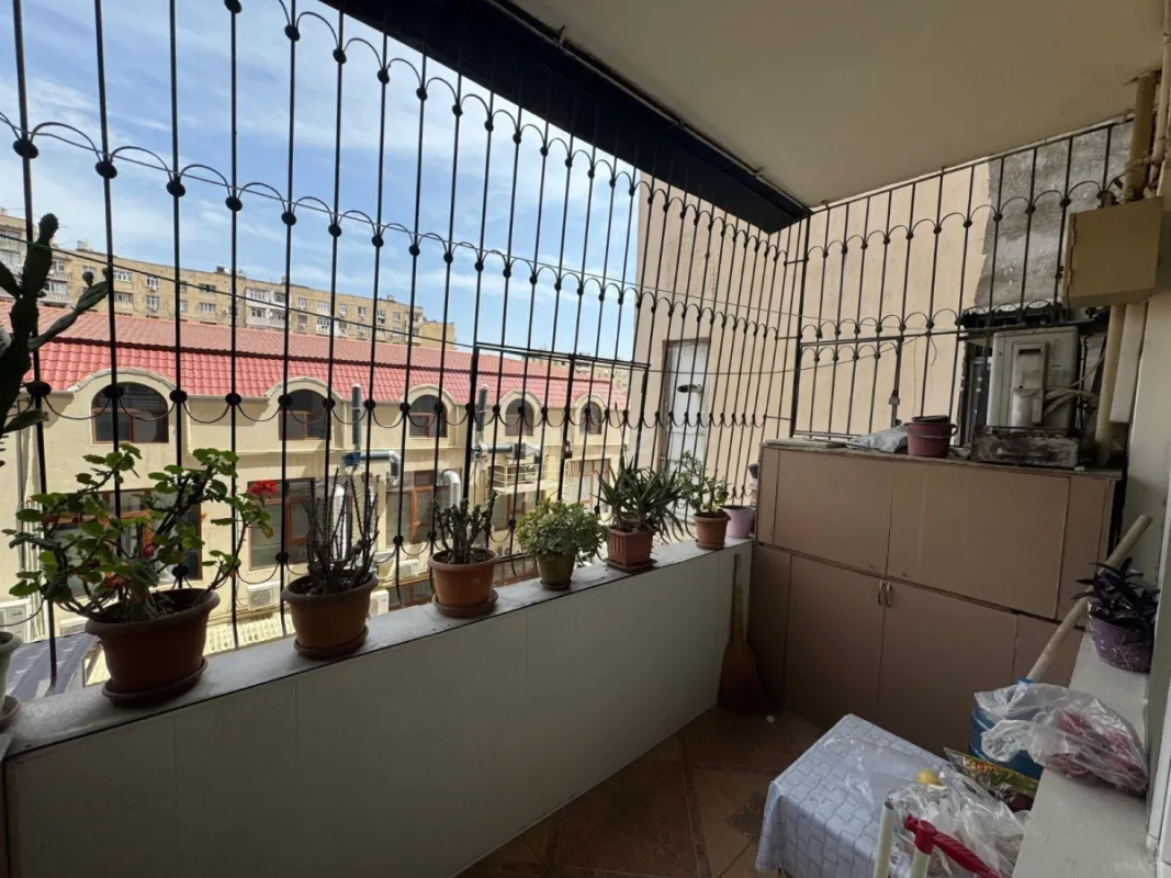 Satılır 4 otaqlı mənzil 130 m²