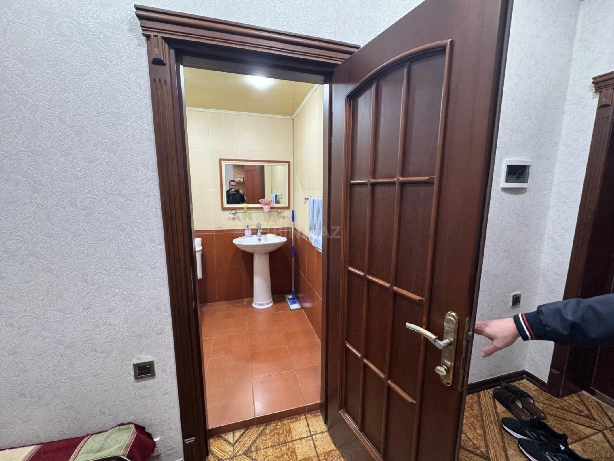 Satılır 4 otaqlı mənzil 130 m²