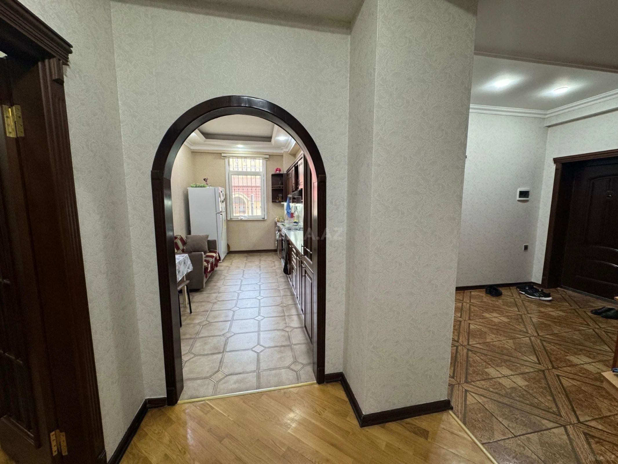 Satılır 4 otaqlı mənzil 130 m²