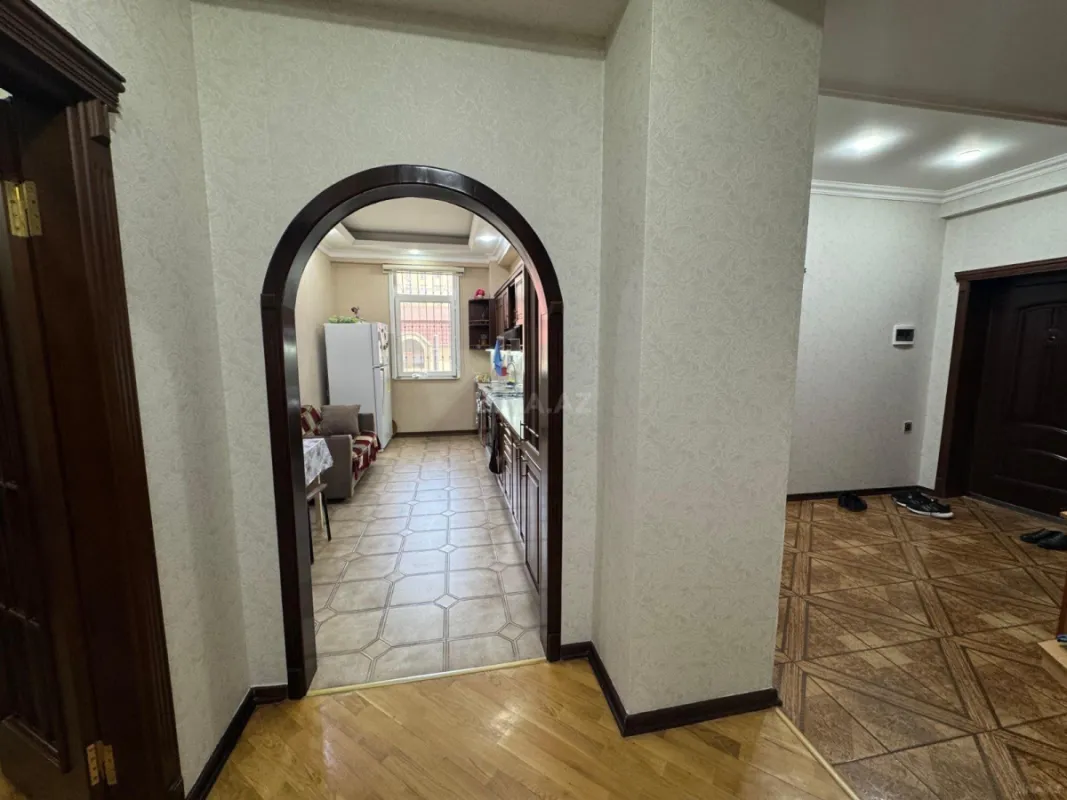 Satılır 4 otaqlı mənzil 130 m²