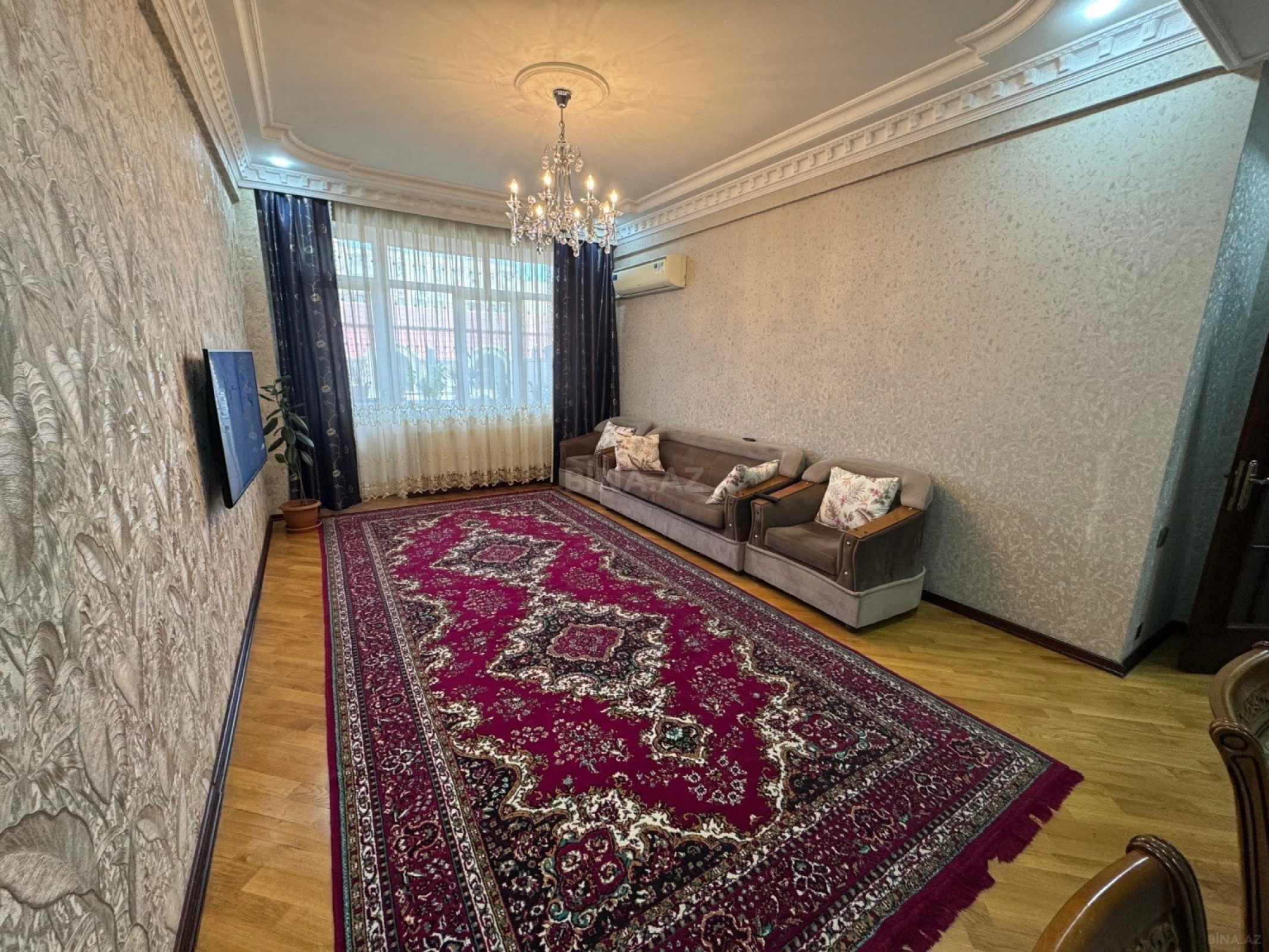 Satılır 4 otaqlı mənzil 130 m²
