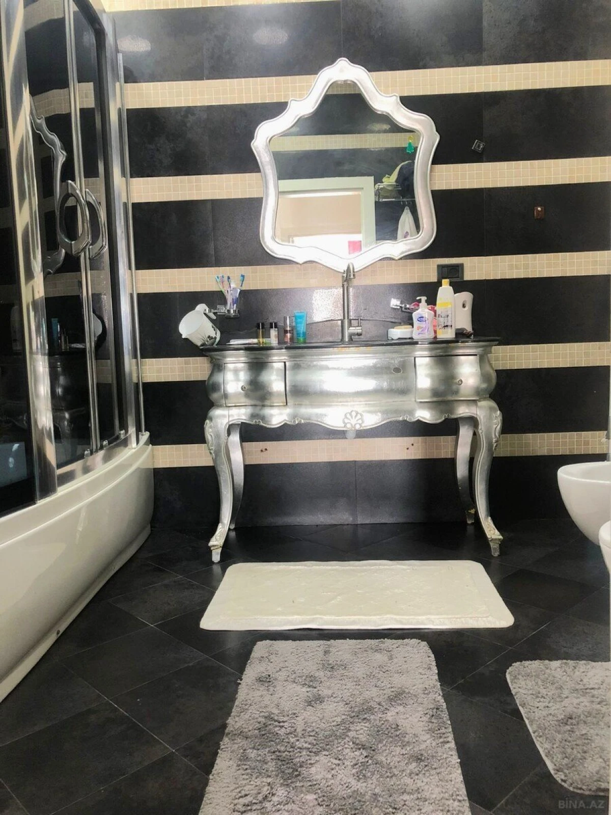 Kirayə verilir 4 otaqlı mənzil 200 m²