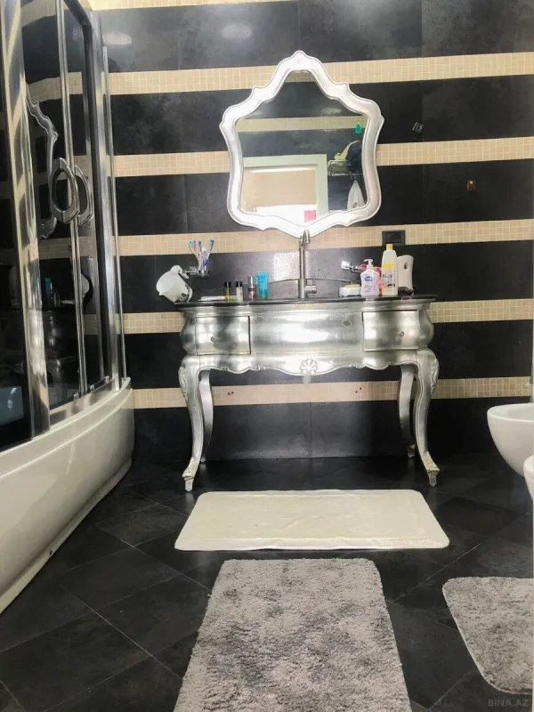 Kirayə verilir 4 otaqlı mənzil 200 m²