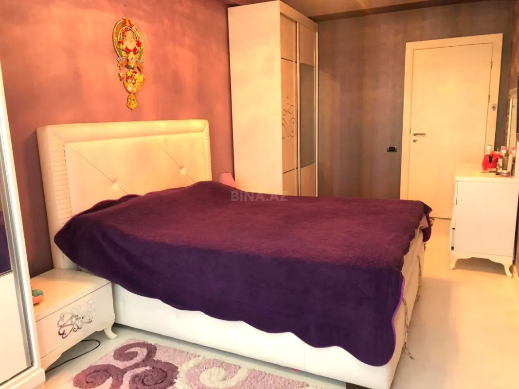 Kirayə verilir 4 otaqlı mənzil 200 m²