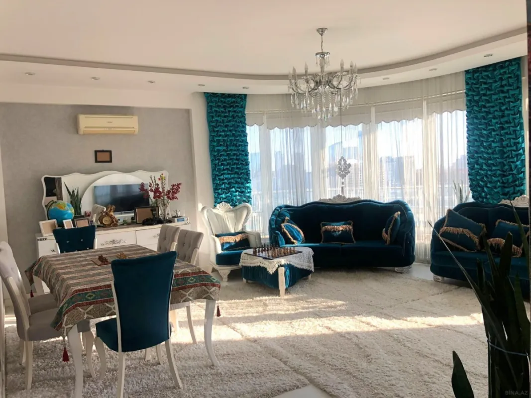 Kirayə verilir 4 otaqlı mənzil 200 m²
