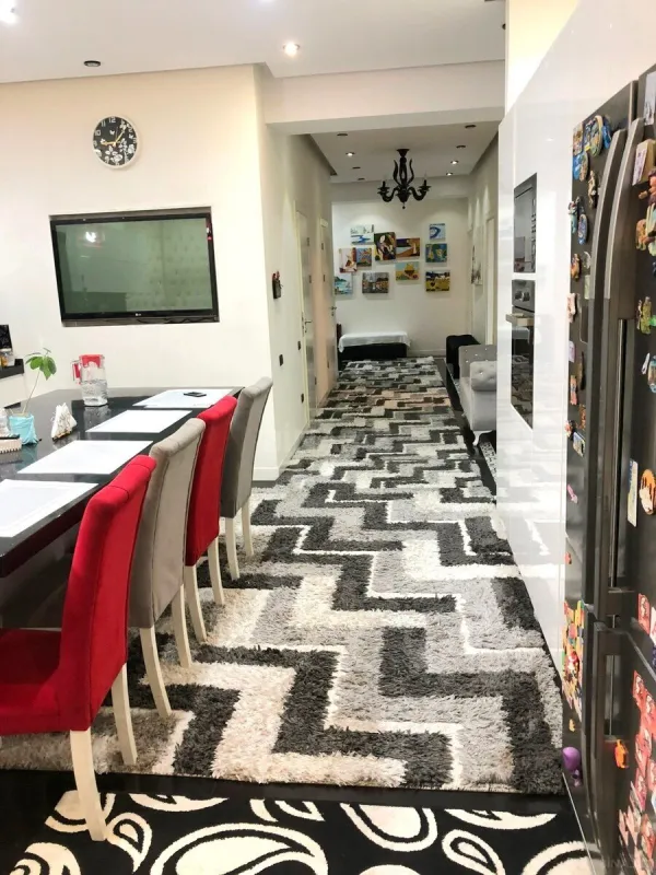 Kirayə verilir 4 otaqlı mənzil 200 m²