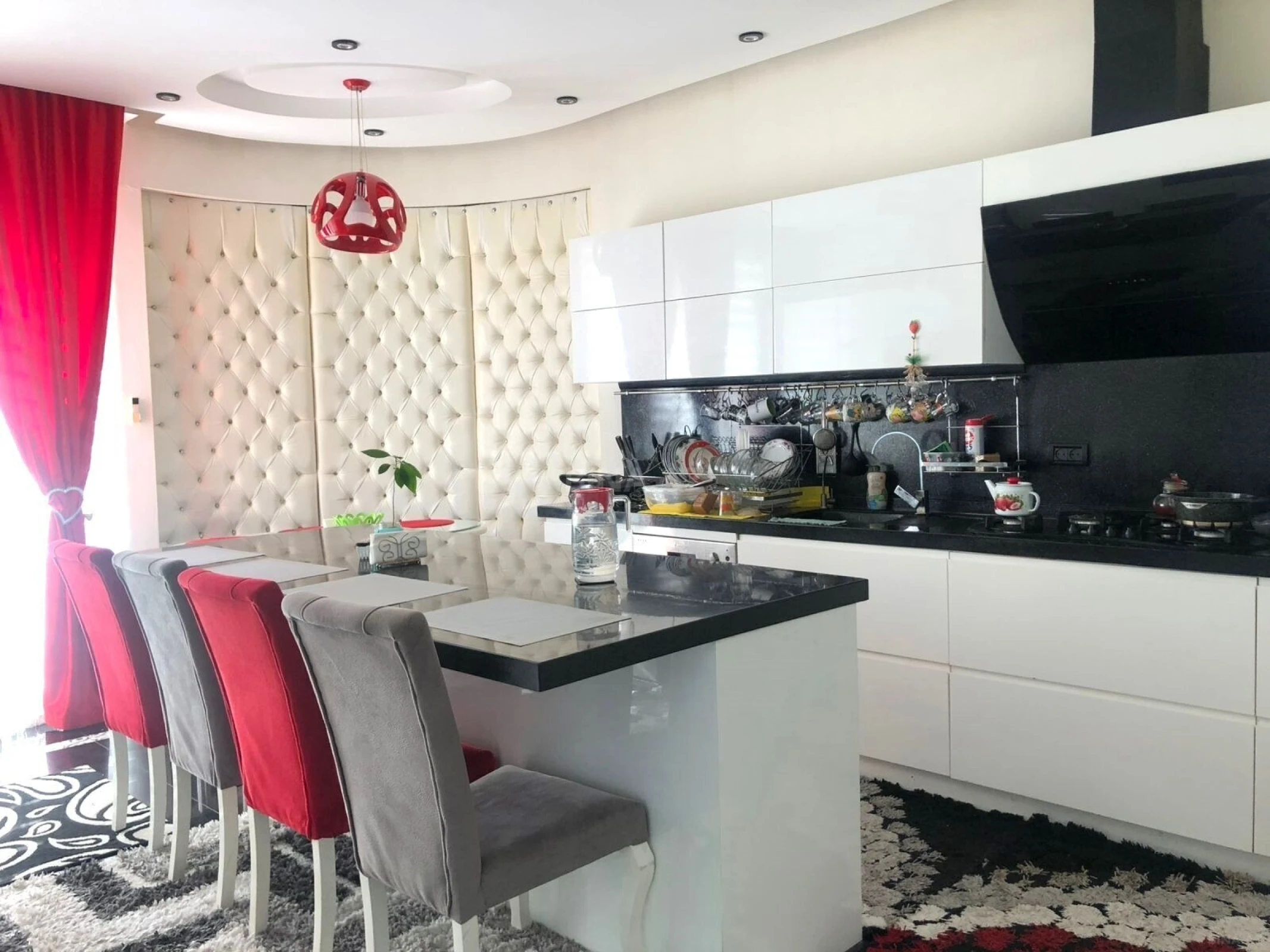Kirayə verilir 4 otaqlı mənzil 200 m²