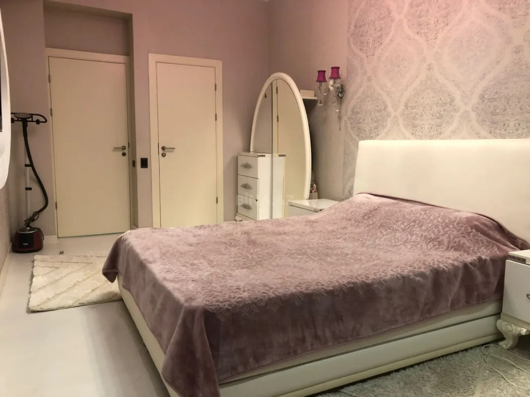 Kirayə verilir 4 otaqlı mənzil 200 m²