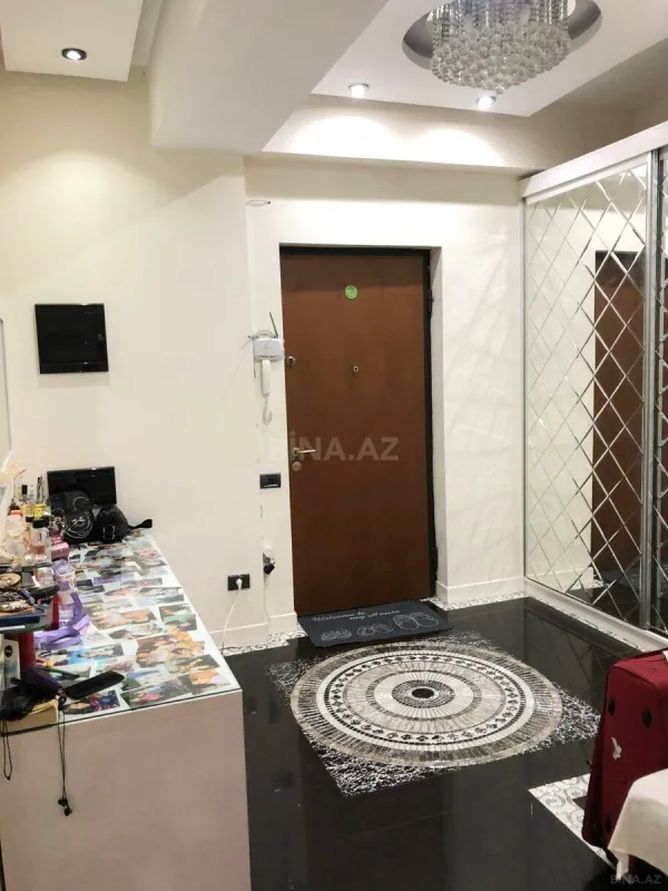 Kirayə verilir 4 otaqlı mənzil 200 m²