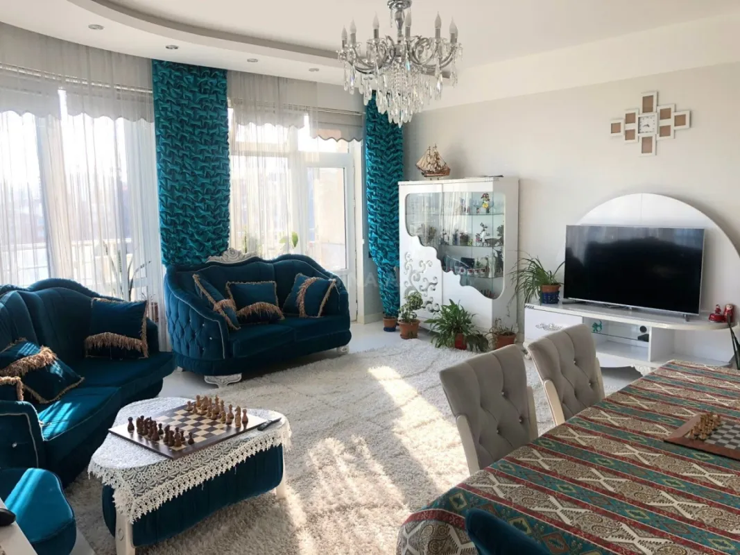 Kirayə verilir 4 otaqlı mənzil 200 m²