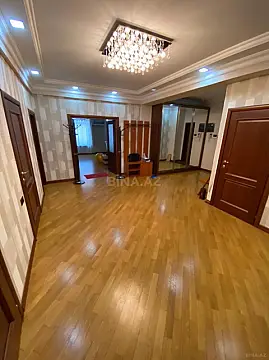 Kirayə verilir 3 otaqlı mənzil 180 m²