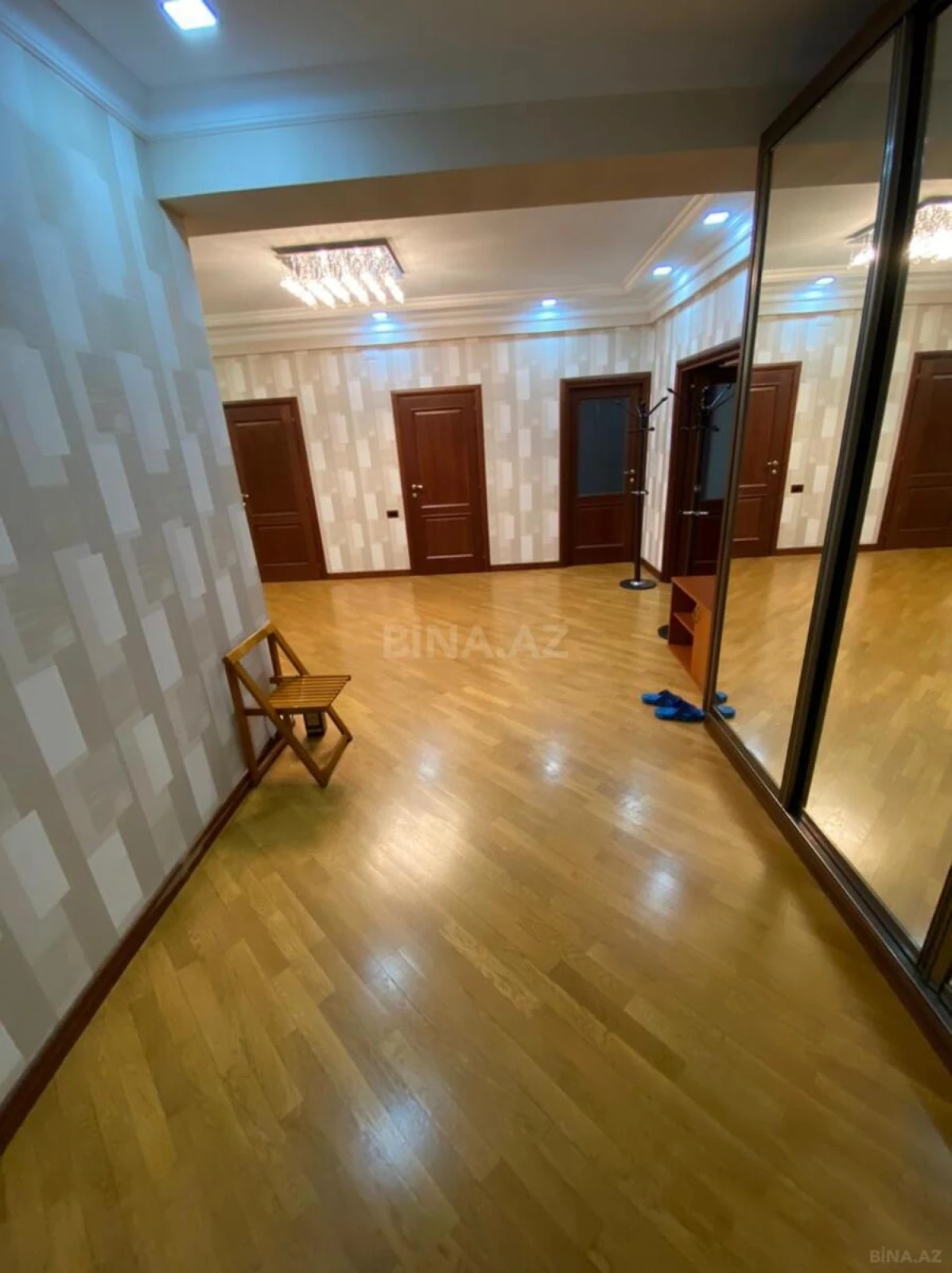 Kirayə verilir 3 otaqlı mənzil 180 m²