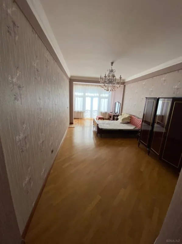 Kirayə verilir 3 otaqlı mənzil 180 m²