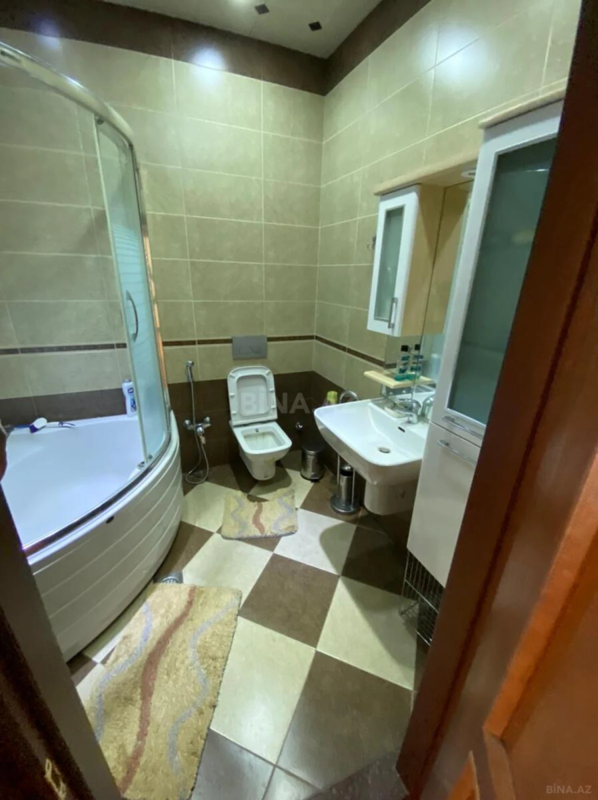 Kirayə verilir 3 otaqlı mənzil 180 m²